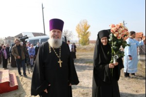 Чин основания Владимирского храма подворья Свято-Алексиевского женского монастыря Саратова в Вольске
