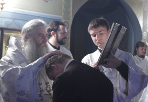 Крещальная литургия в Свято-Троицком соборе Саратова