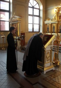 Богослужение Царских часов на Архиерейском подворье — храме во имя святого апостола и евангелиста Иоанна Богослова