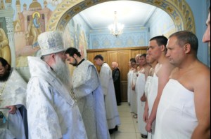 Крещальная литургия в Свято-Троицком соборе Саратова
