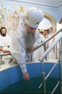 Крещальная литургия в Свято-Троицком соборе Саратова