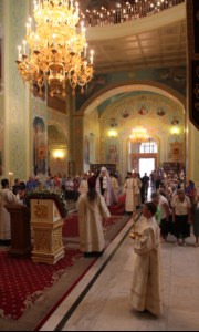 Всенощное бдение в храме в честь Покрова Пресвятой Богородицы города Саратова