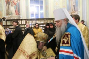 Митрополит Лонгин совершил Великую Рождественскую вечерню в Покровском храме Саратова