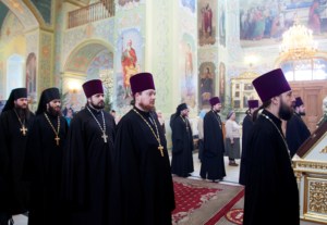 Божественная литургия в храме в честь Покрова Пресвятой Богородицы города Саратова