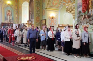 Божественная литургия в храме в честь Покрова Пресвятой Богородицы города Саратова
