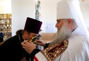 Божественная литургия в храме во имя святителей Василия Великого, Григория Богослова, Иоанна Златоуста г. Саратова