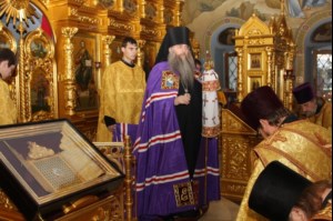 Божественная литургия в Свято-Троицком соборе Саратова