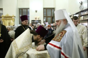 Божественная литургия на Архиерейском подворье — храме во имя преподобного Серафима Саровского г.Саратова
