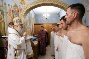 Крещальная литургия в Свято-Троицком кафедральном соборе г. Саратова