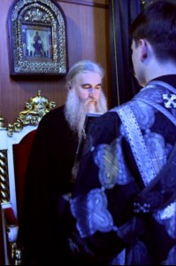 Митрополит Лонгин совершил утреню с Чином погребения