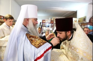 Божественная литургия в храме во имя святителя Тихона, епископа Воронежского, Задонского чудотворца г. Саратова