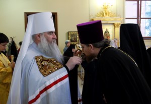 Божественная литургия на Архиерейском подворье — храме во имя святого апостола и евангелиста Иоанна Богослова при Саратовской православной духовной семинарии