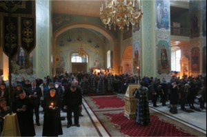 Великое повечерие с чтением канона преподобного Андрея Критского в храме в честь Покрова Пресвятой Богородицы г. Саратова