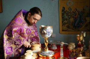 Божественная литургия в храме в честь Покрова Пресвятой Богородицы г.Петровска