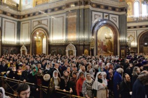Митрополит Лонгин сослужил Святейшему Патриарху Кириллу на Литургии в кафедральном соборном Храме Христа Спасителя