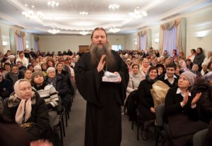 В Саратове прошла встреча с протоиереем Артемием Владимировым
