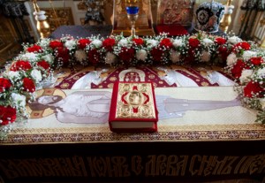 Вечерня с выносом Плащаницы Спасителя в храме в честь Сошествия Святого Духа города Саратова