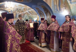 Божественная литургия и крещение оглашенных в Свято-Троицком кафедральном соборе Саратова