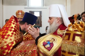 Митрополит Лонгин возглавил Литургию с сурдопереводом