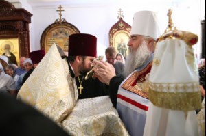 Божественная литургия в храме во имя святителя Тихона, епископа Воронежского, Задонского чудотворца, г. Саратова