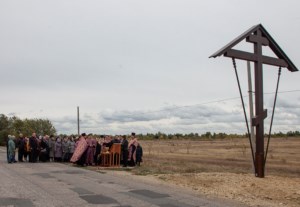 Освящение поклонного креста на въезде в г. Шиханы