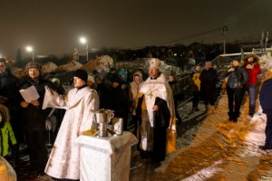 Клирики Саратовской епархии совершили освящение воды в открытых водоемах