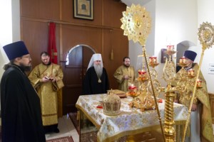 Божественная литургия на Архиерейском подворье — храме в честь иконы Божией Матери «Утоли моя печали» г.Саратова