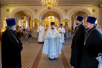 Божественная литургия в Свято-Троицком кафедральном соборе г. Саратова