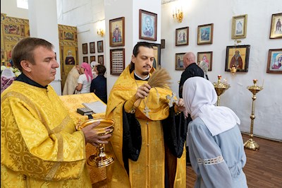 Божественная литургия в храме во имя святителя Митрофана, епископа Воронежского, г.Саратова