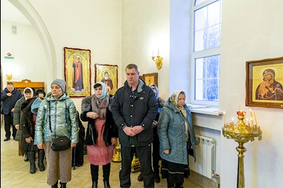 Божественная литургия в храме святых Царственных страстотерпцев г. Саратова