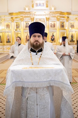 Митрополит Игнатий совершил Божественную литургию на Архиерейском подворье — в храме во имя святого апостола и евангелиста Иоанна Богослова при СПДС