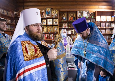 Митрополит Игнатий совершил Божественную литургию в храме в честь Сретения Господня г. Саратова