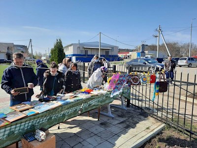 Приход храма в поселке Дубки провел благотворительную ярмарку