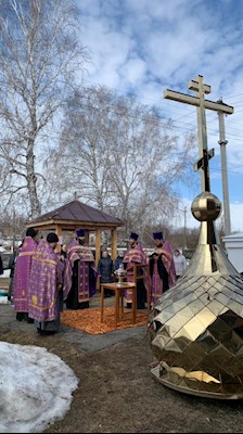 На храм в честь иконы Божией Матери «Всецарица» установлен центральный купол
