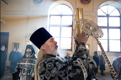 Митрополит Игнатий совершил Литургию Преждеосвященных Даров в храме святого апостола и евангелиста Иоанна Богослова при СПДС