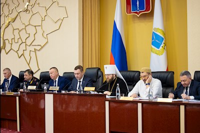 Митрополит Игнатий выступил с докладом на заседании Совета по взаимодействию с национальными и религиозными объединениями