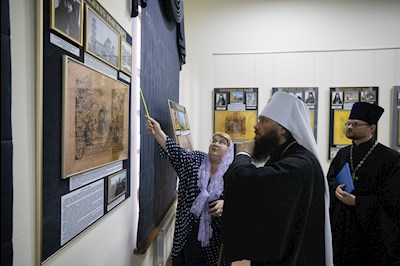 Глава Волгоградской митрополии посетил Музей истории Саратовской митрополии