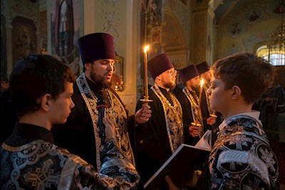 Митрополит Игнатий совершил великое повечерие с чтением Великого покаянного канона преподобного Андрея Критского в Покровском соборе г. Саратова
