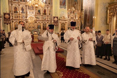 Митрополит Игнатий совершил Великую вечерню в соединении с Литургией святителя Василия Великого и чин Великого освящения воды в Покровском соборе г. Саратова