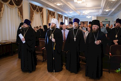 Митрополит Игнатий вручил дипломы выпускникам СПДС