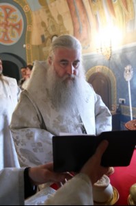 Крещальная литургия в Свято-Троицком соборе Саратова