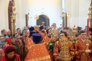 Митрополит Лонгин возглавил Литургию с сурдопереводом