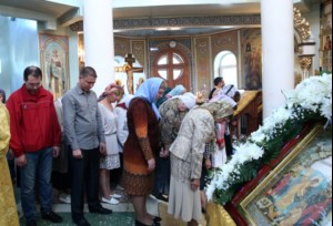 Божественная литургия в храме во имя Всех святых, в земле Российской просиявших, г.Саратова