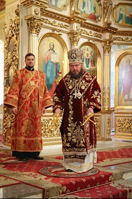 Епископ Тарасий совершил Божественную литургию в Покровском соборе г. Саратова, у ковчега с мощами святого великомученика Георгия Победоносца