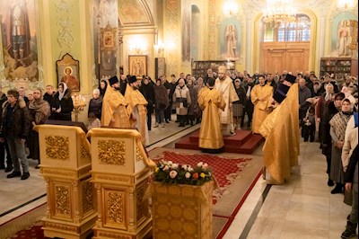 Митрополит Игнатий совершил Божественную литургию и молебен на новый год в Покровском соборе г. Саратова