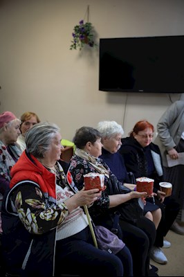 Женсовет епархии поздравил с Пасхой подопечных Центра социального обслуживания