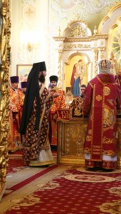 Божественная литургия в храме в честь Покрова Пресвятой Богородицы г. Саратова