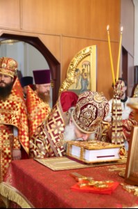 Митрополит Лонгин возглавил Литургию с сурдопереводом