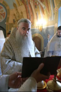 Крещальная литургия в Свято-Троицком соборе Саратова