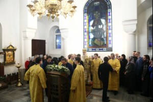 Всенощное бдение на Архиерейском подворье — в храме в честь иконы Божией Матери «Утоли моя печали» г. Саратова